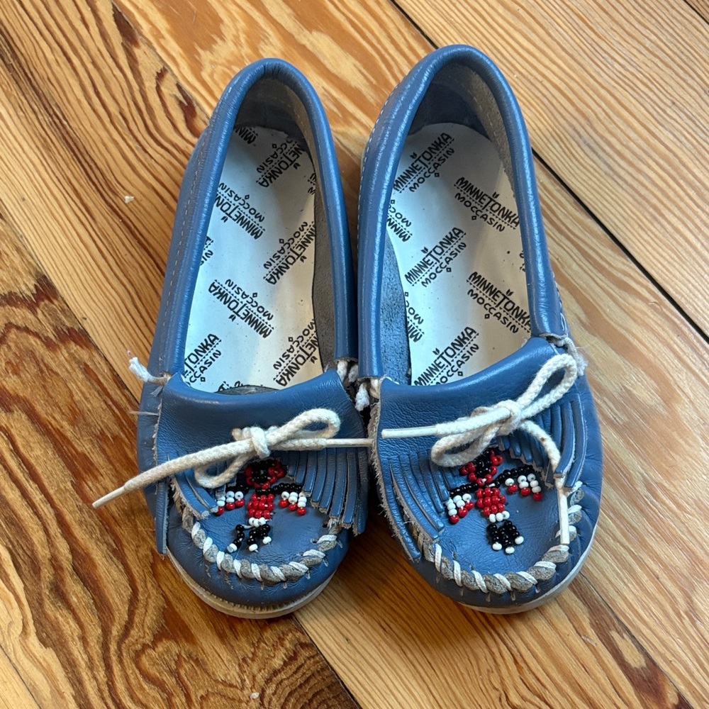 Minnetonka Kids Moccasins in Blue with Beaded Design